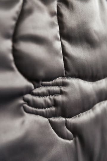 Бренд Helen Loom и художница Анна Пепе создали коллекцию стеганых панно