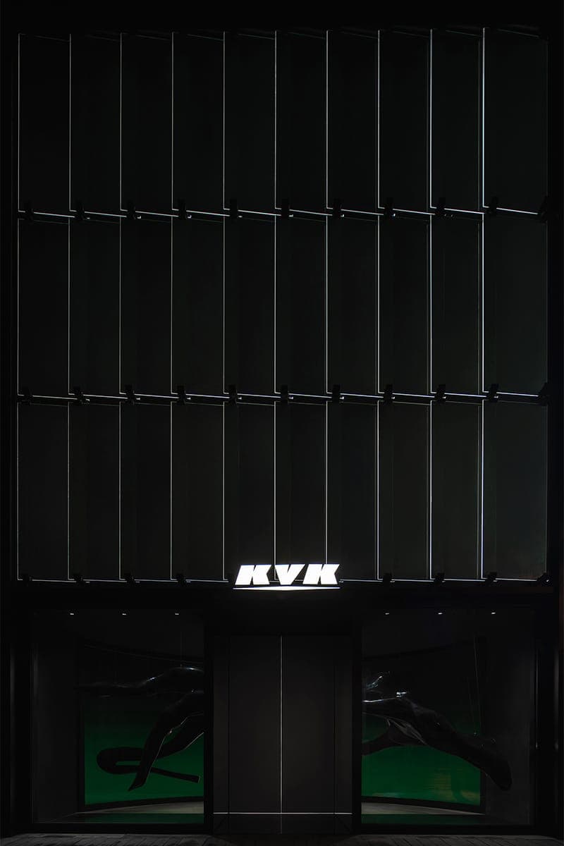 Черно-белая графика в интерьере ювелирного магазина – проект ATMOSPHERE Architects