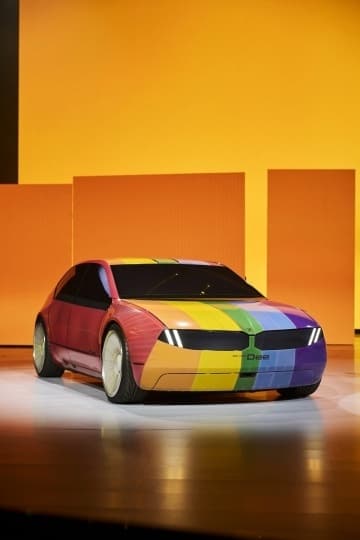 BMW представил концепт автомобиля, меняющего цвет