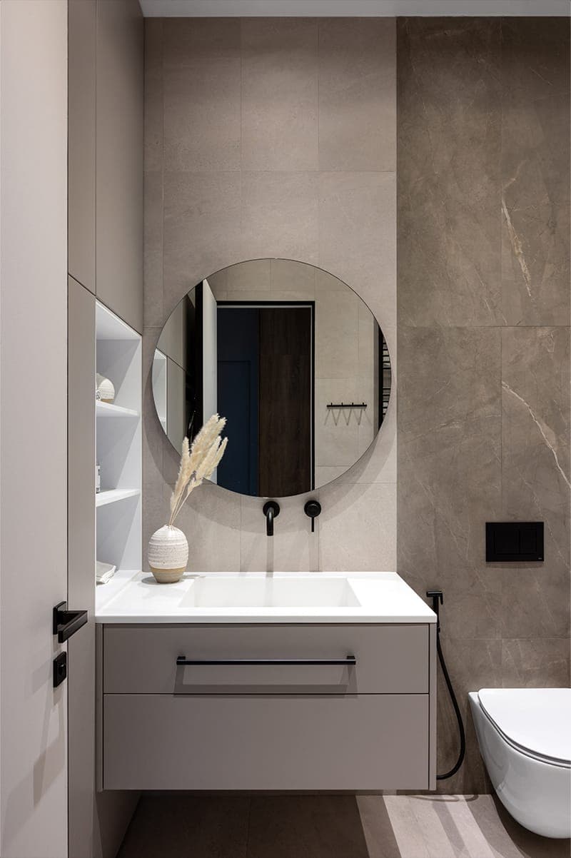 Серые, белые и пастельные оттенки в интерьере семейной квартиры – проект DKart Design Studio