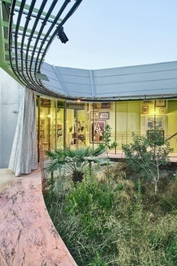 Архитекторы построили дом, который восстанавливает экосистему региона