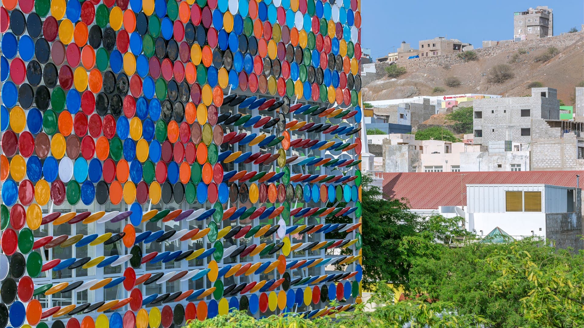 Буйство цвета: чем примечателен новый центр искусства, ремесел и дизайна в Кабо-Верде