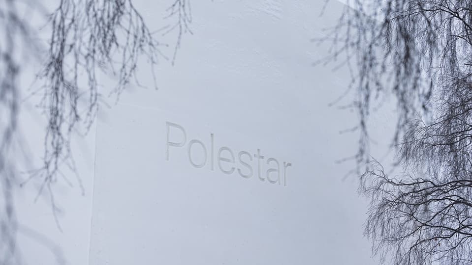 Бренд электрокаров Polestar открыл снежный шоурум у полярного круга