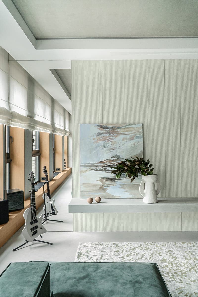 Лаконичный городской интерьер со скрытыми системами хранения – проект архитектурного бюро MT.A