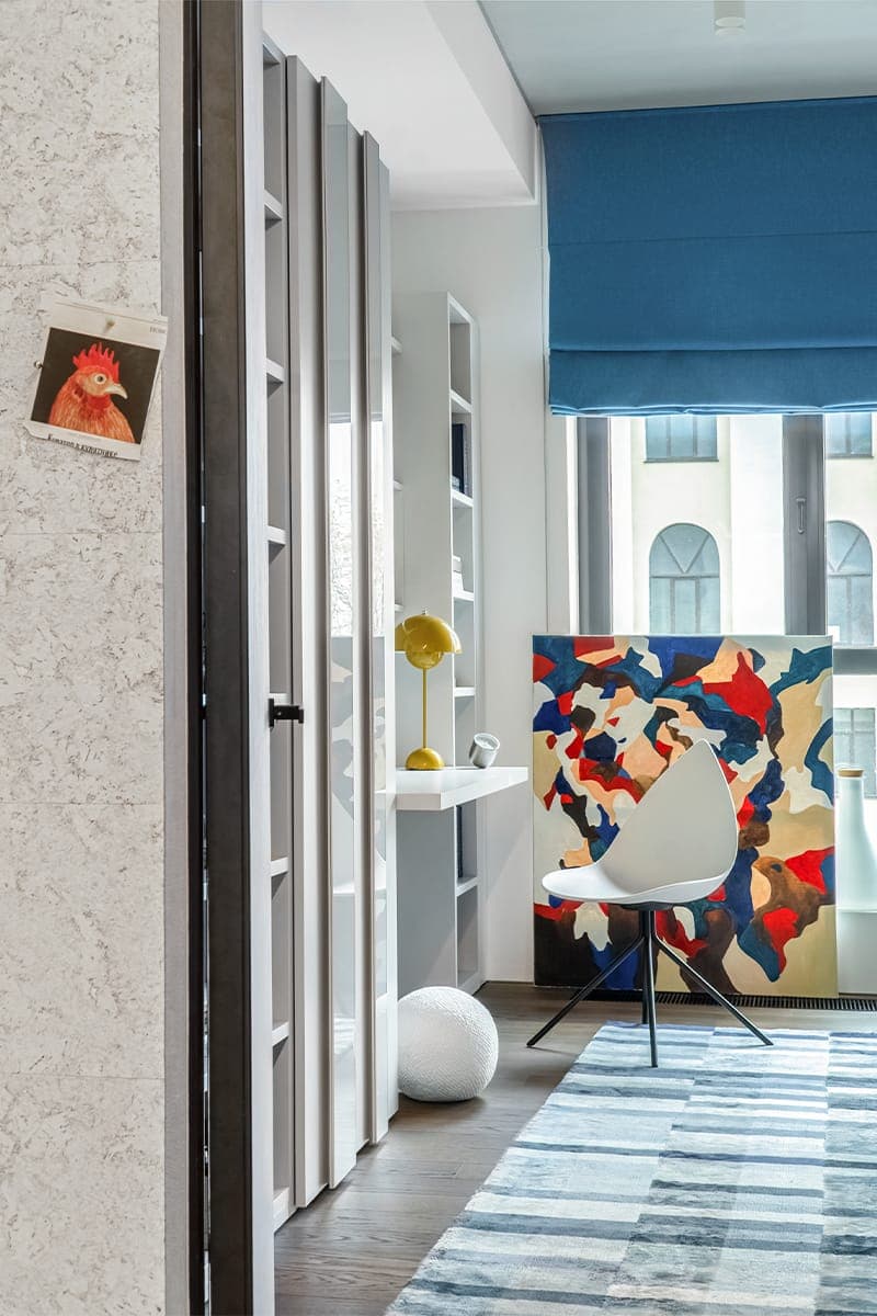 Лаконичный городской интерьер со скрытыми системами хранения – проект архитектурного бюро MT.A