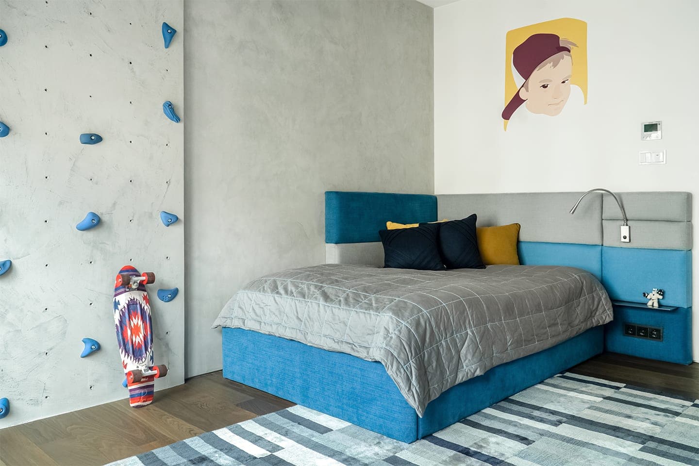 Лаконичный городской интерьер со скрытыми системами хранения – проект архитектурного бюро MT.A