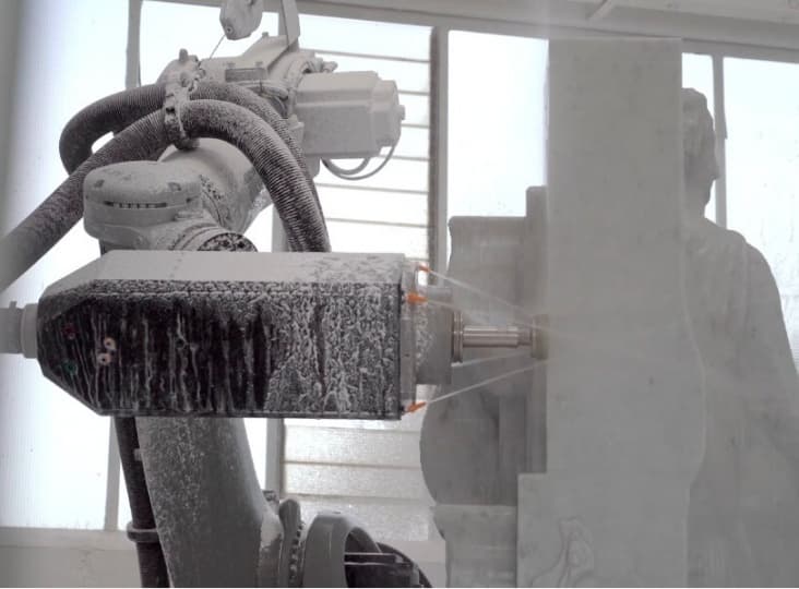 В Италии появился робот, который создает скульптуры из мрамора