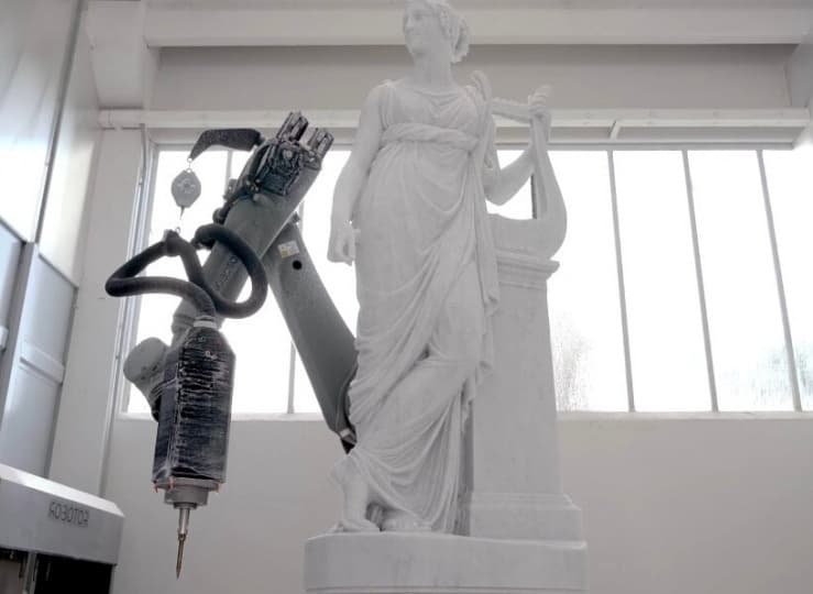 В Италии появился робот, который создает скульптуры из мрамора