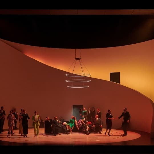 Пьер Йованович создал сценографию для оперы «Риголетто» в Театре Базеля