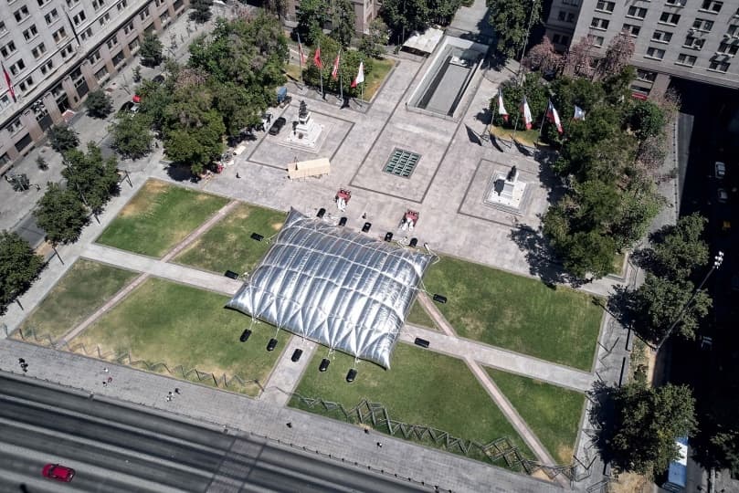 В Сантьяго установили надувной павильон для архитектурной биеннале