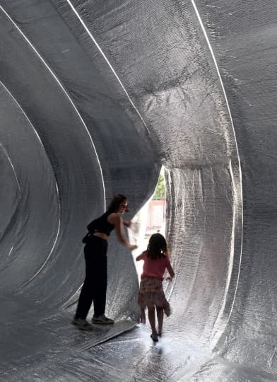 В Сантьяго установили надувной павильон для архитектурной биеннале