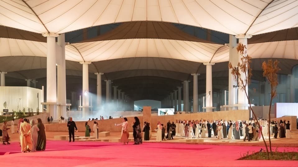 OMA придумали сценографию для первой Биеннале исламского искусства