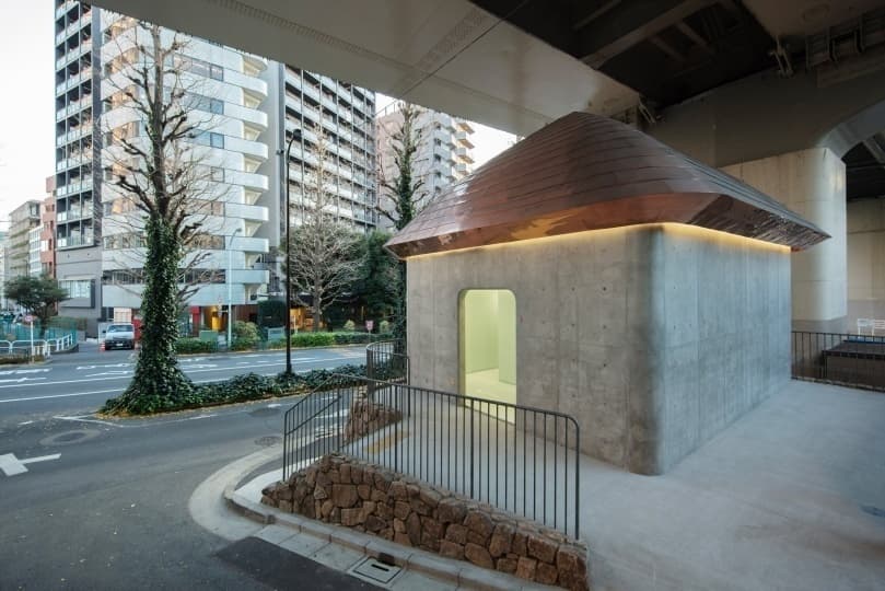 Марк Ньюсон построил общественный туалет в Токио