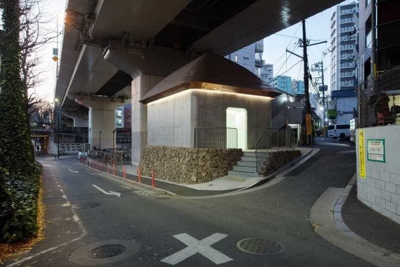 Марк Ньюсон построил общественный туалет в Токио