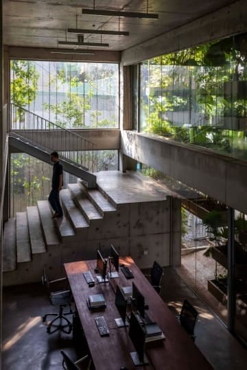 Vo Trong Nghia Architects спроектировали собственный офис с вертикальной фермой