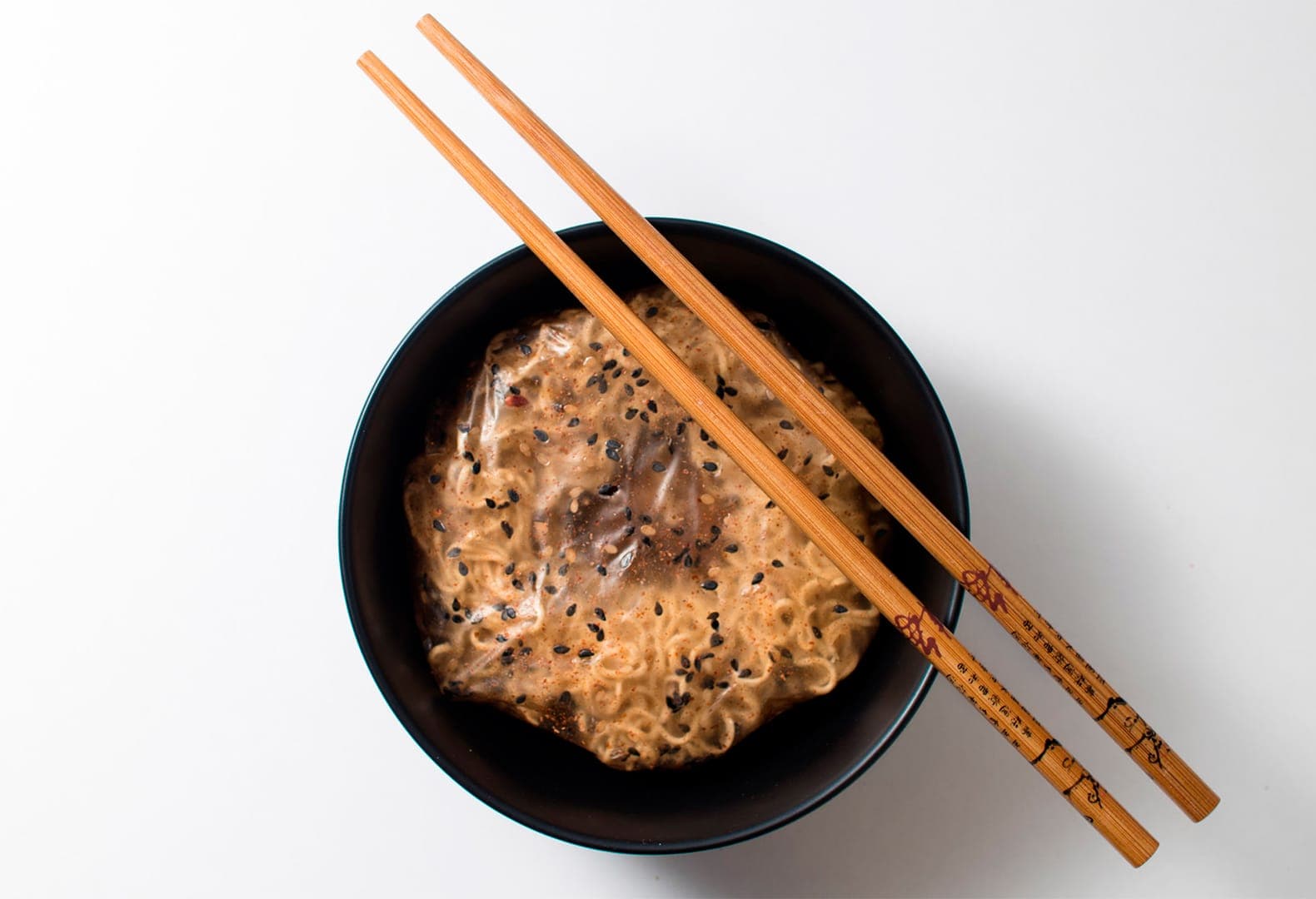 Упаковка для рамена, которая превращается в соус. Холли Граундс