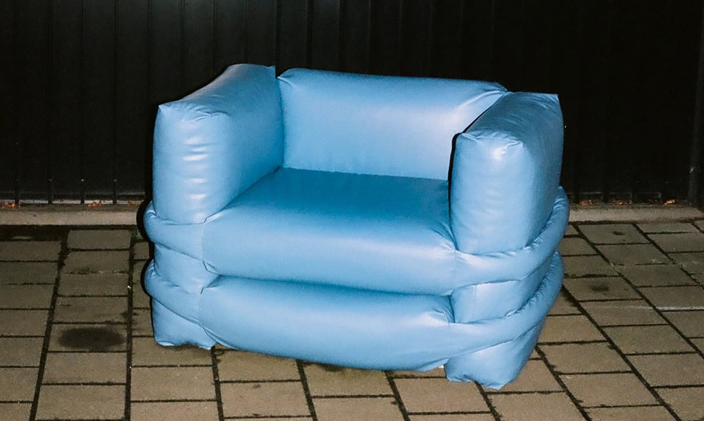 Кресло Muller Van Severen x KASSL Editions теперь представлено в голубом цвете