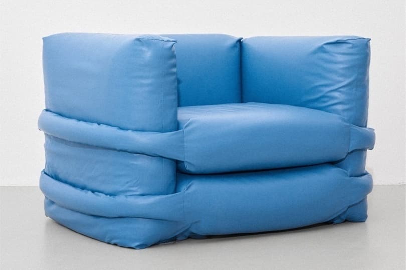 Кресло Muller Van Severen x KASSL Editions теперь представлено в голубом цвете