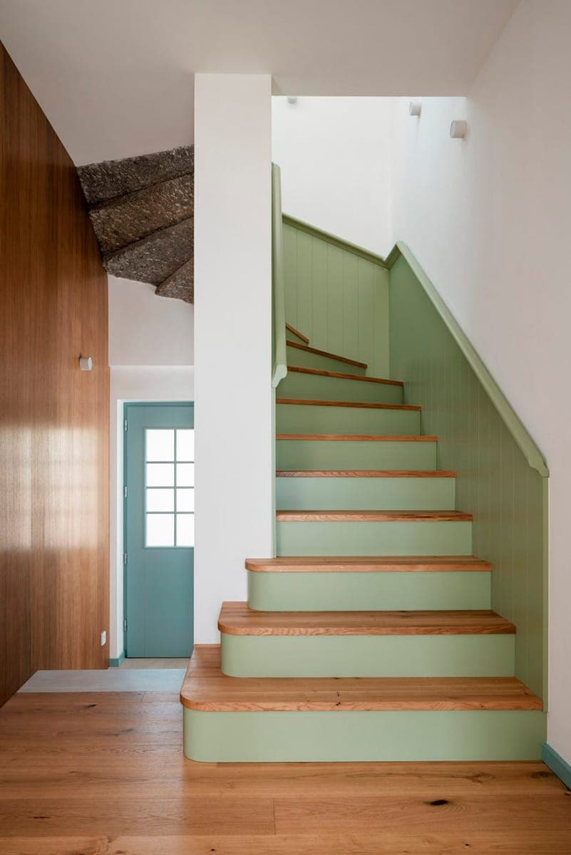 Вневременный интерьер загородного коттеджа в Праге — проект студии No Architects