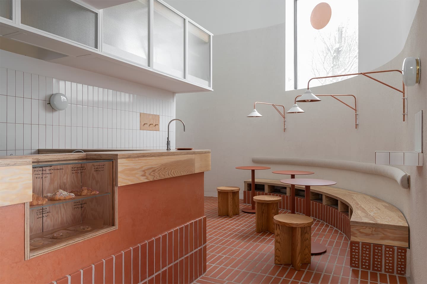 Экспериментальный интерьер московской кофейни в индустриальной эстетике — проект Ксении Раковской