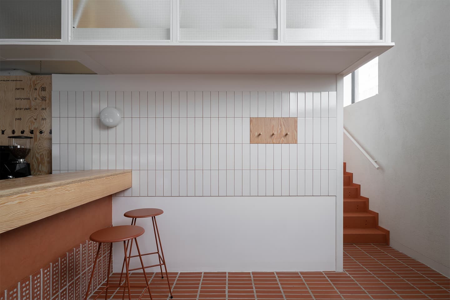 Экспериментальный интерьер московской кофейни в индустриальной эстетике — проект Ксении Раковской