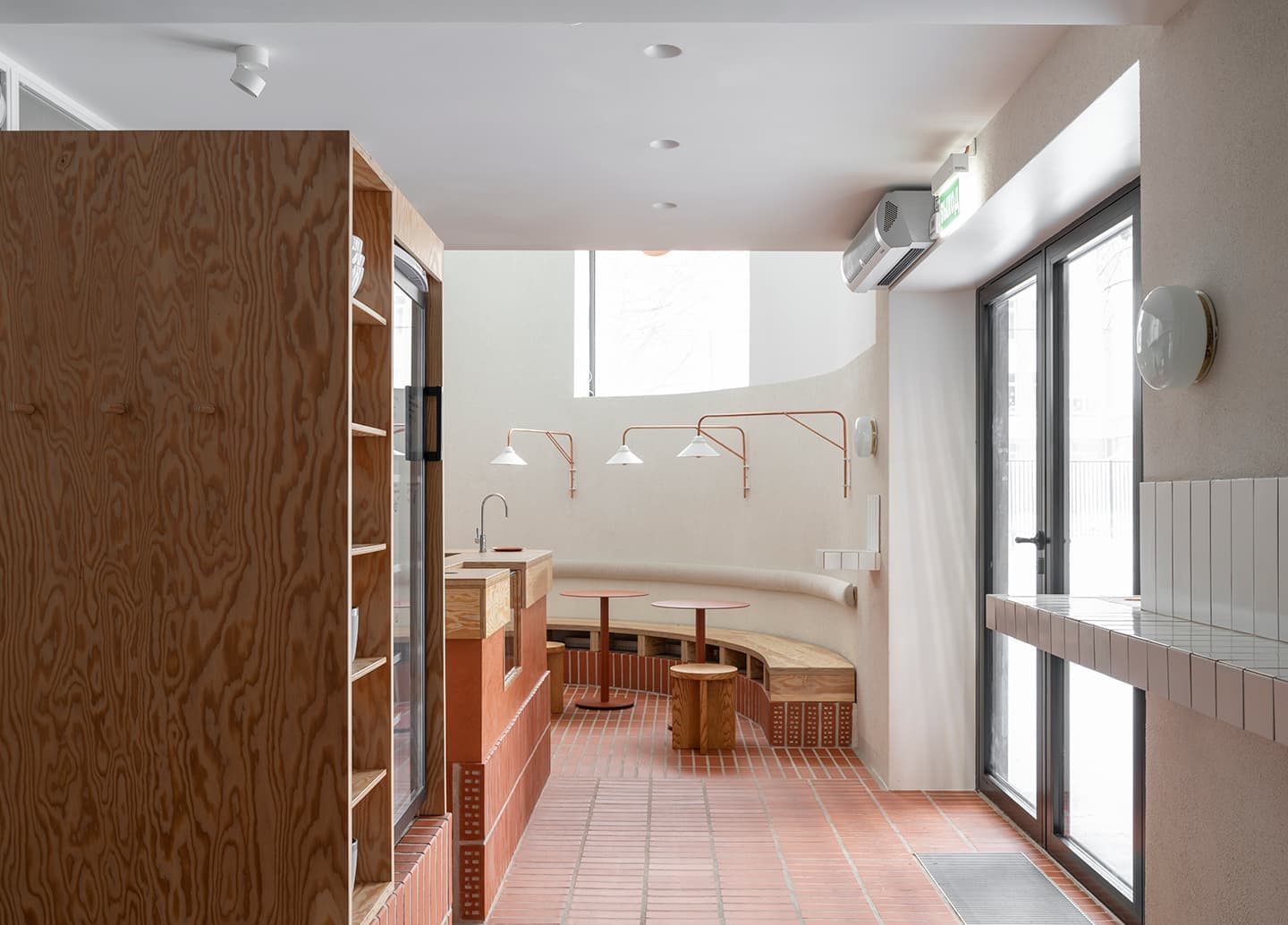 Экспериментальный интерьер московской кофейни в индустриальной эстетике — проект Ксении Раковской