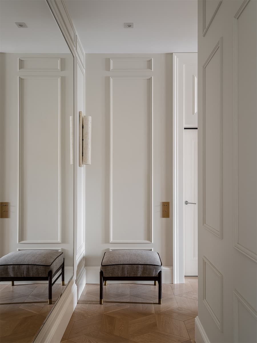 Деликатный интерьер с фактурными тканями и продуманными системами хранения — проект Дины Салаховой