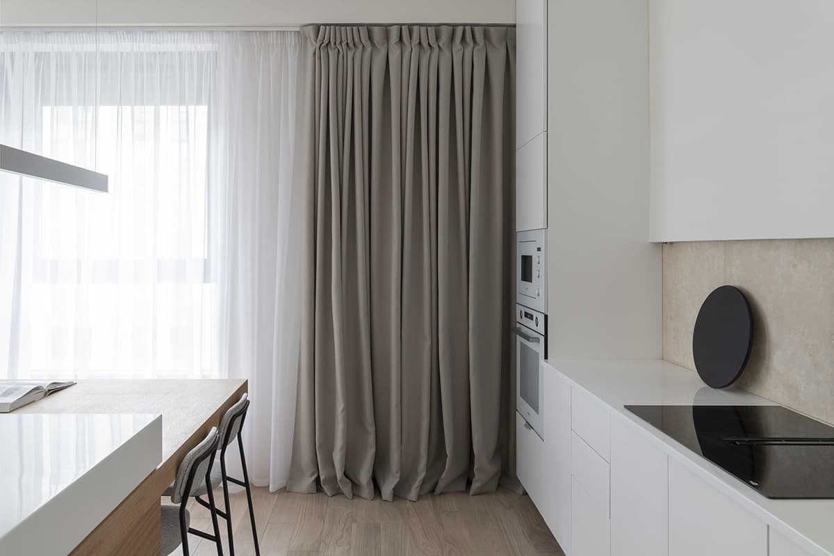 Универсальный интерьер квартиры на продажу — проект архитектурного бюро DDD Architects