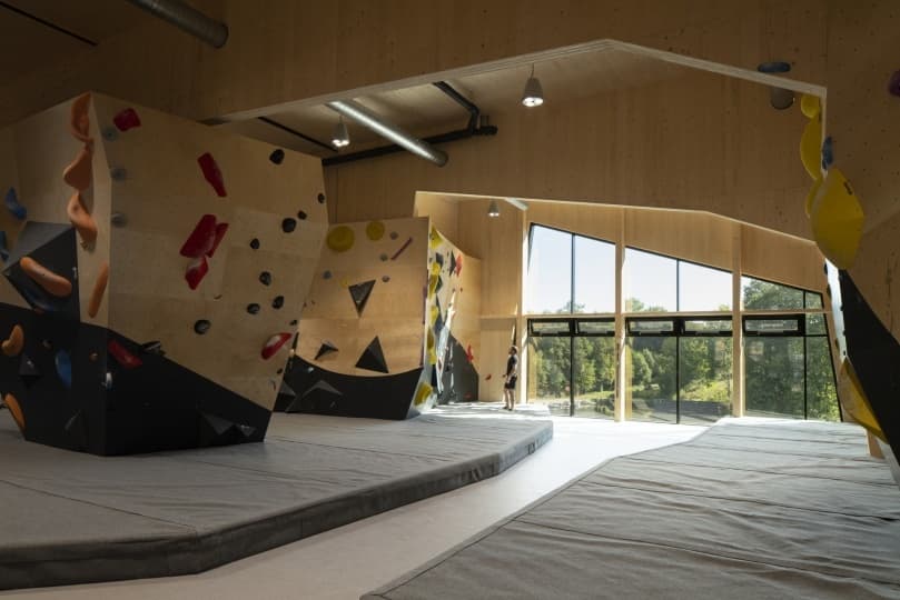 Студия Snøhetta построила центр скалолазания в Норвегии