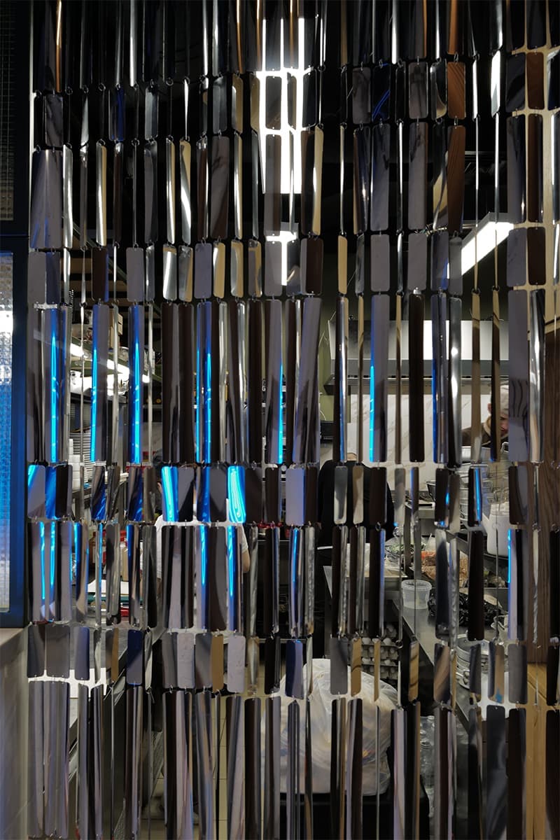 Яркий интерьер небольшого кафе израильской кухни — проект бюро UTRO