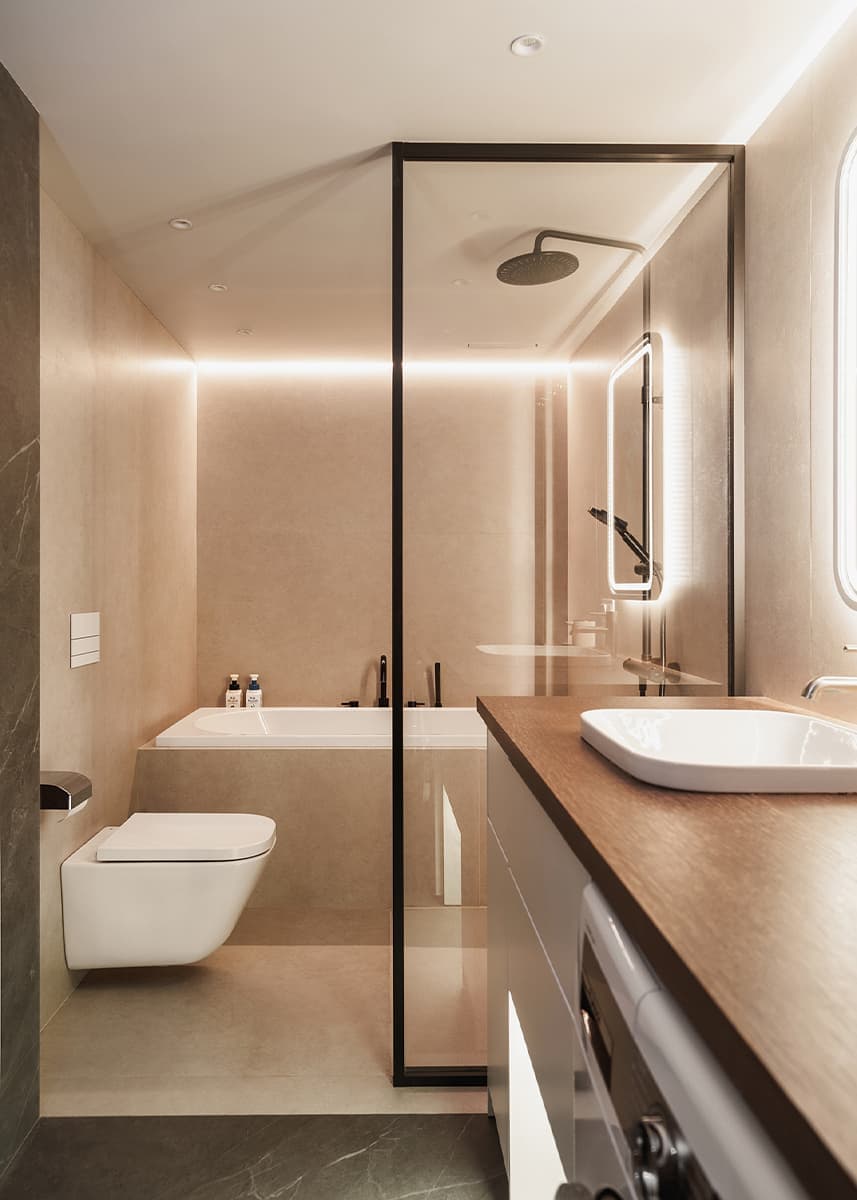 Светлый интерьер видовой квартиры с антресолью — проект студии INT2 architecture