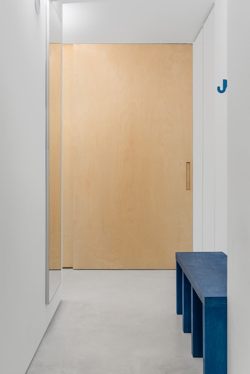 Авторская мебель и чистые линии в интерьере московской квартиры — проект бюро .dpt