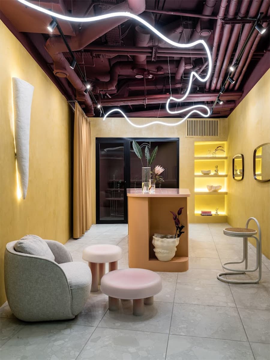 Сочный интерьер цветочного магазина в Москва-Сити — проект Дины Дымниковой и Даши Слушаевой