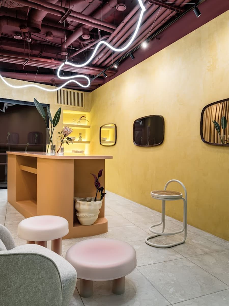 Сочный интерьер цветочного магазина в Москва-Сити — проект Дины Дымниковой и Даши Слушаевой