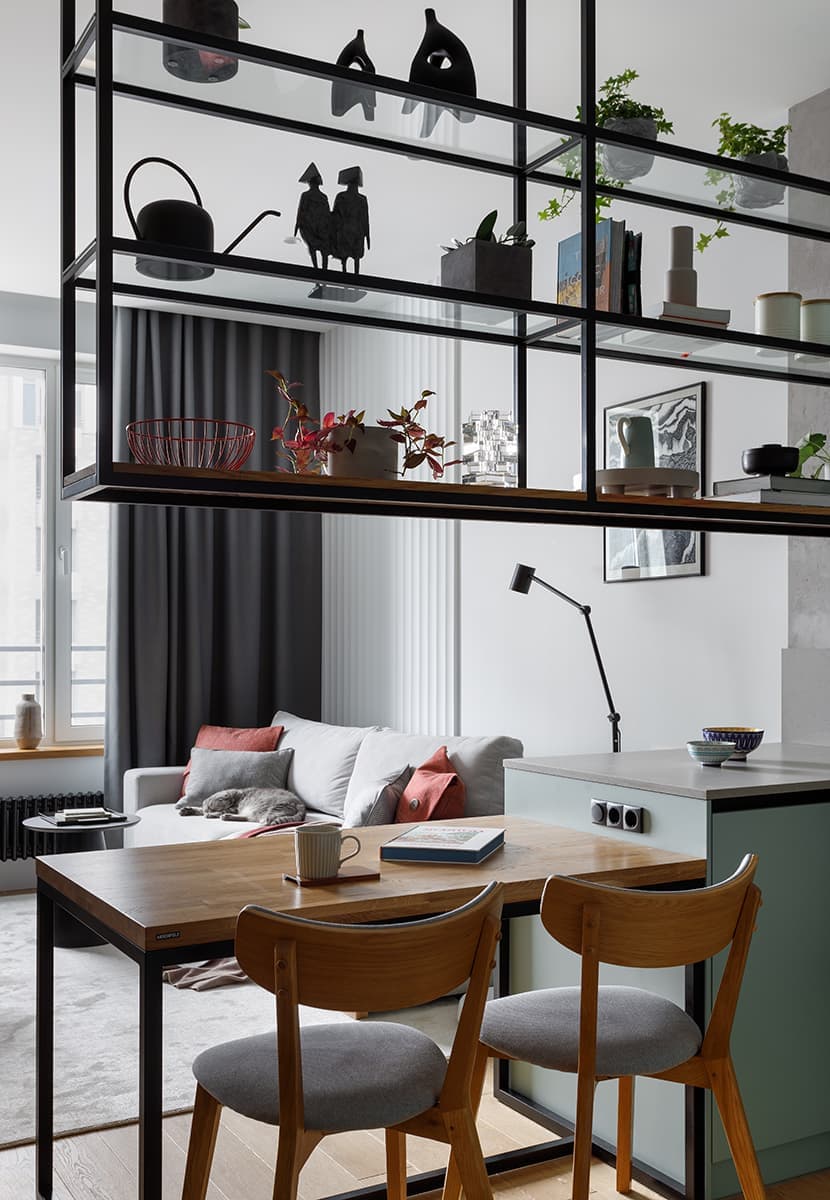 Обновленный интерьер квартиры с прямоугольной детской комнатой — проект студии DSGN HUB