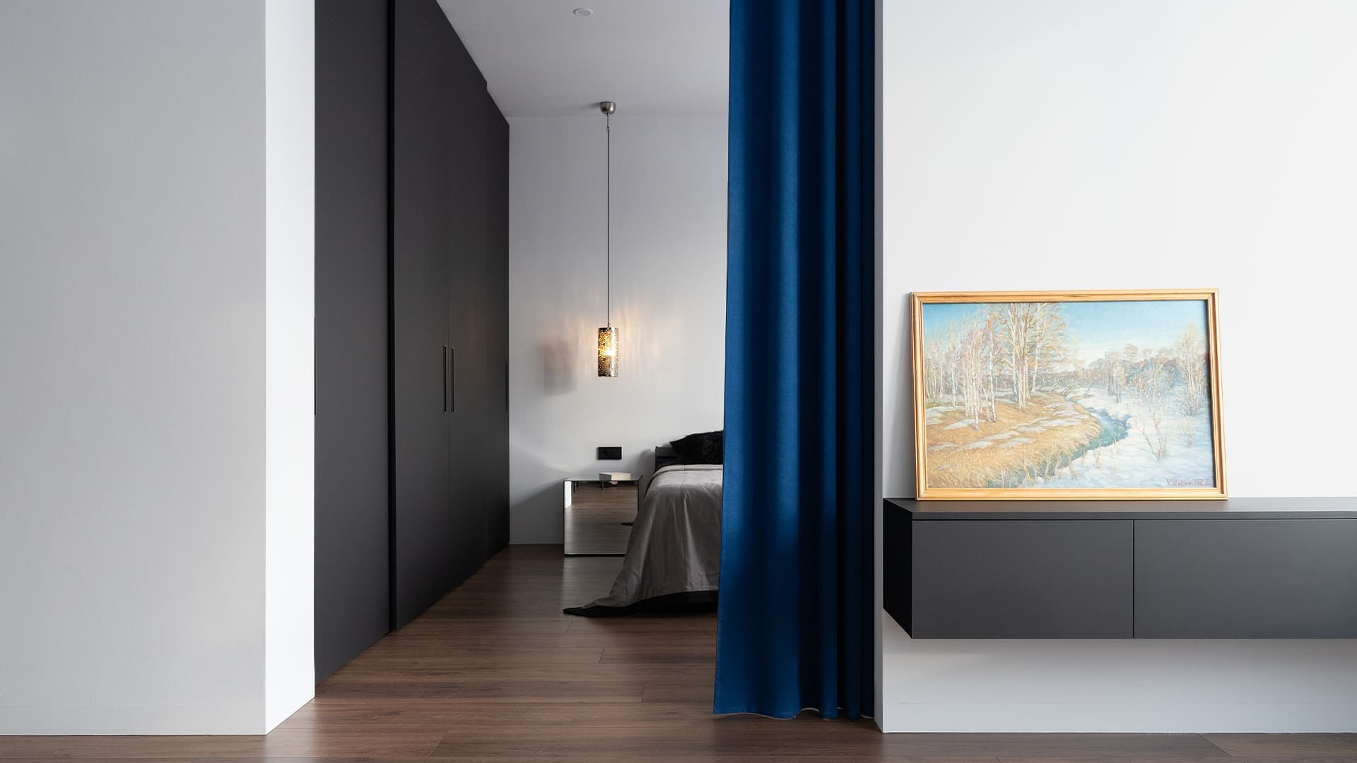 Винтажная мебель в аскетичном интерьере квартиры для дизайнера — проект BLOK Studio