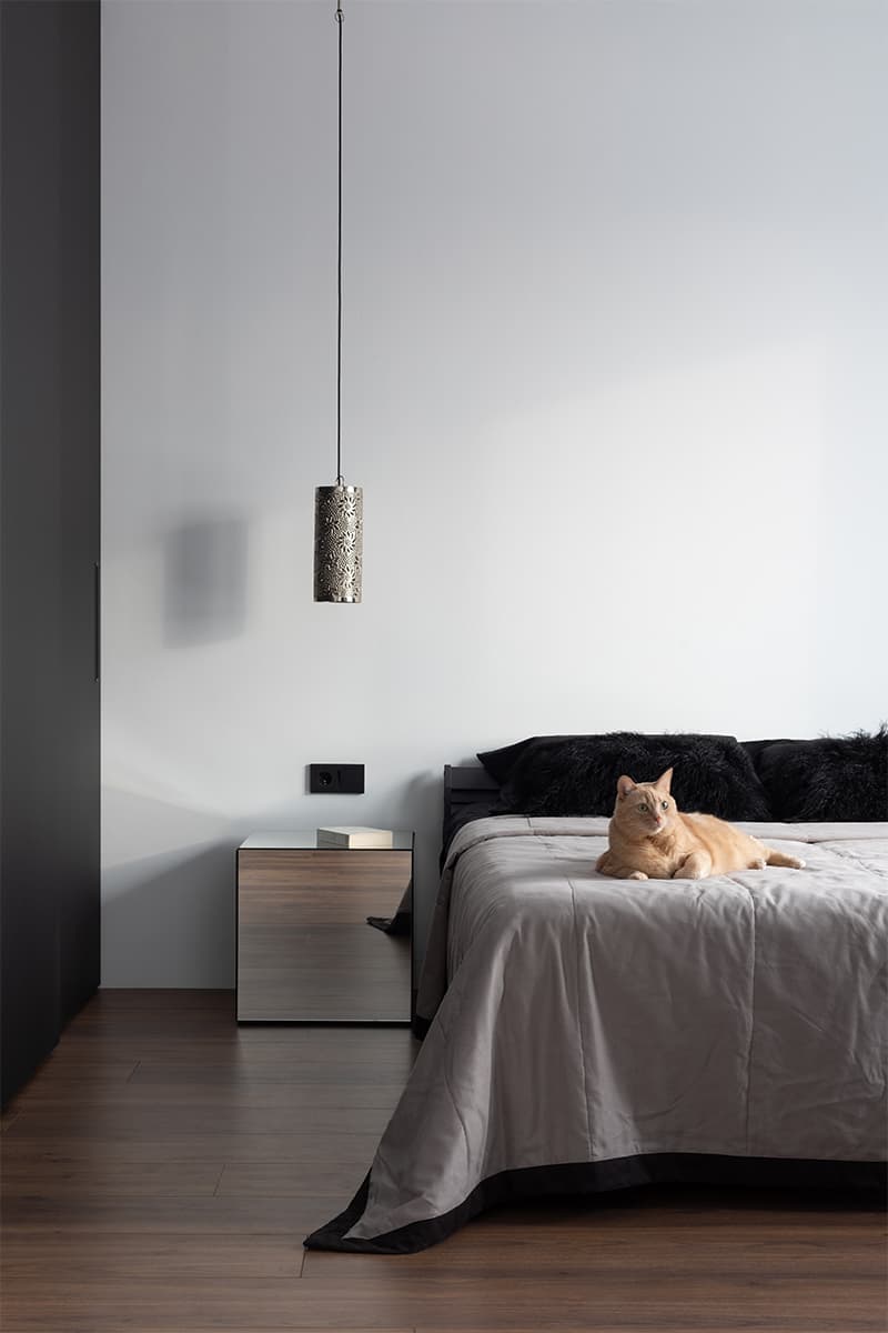 Винтажная мебель в аскетичном интерьере квартиры для дизайнера — проект BLOK Studio