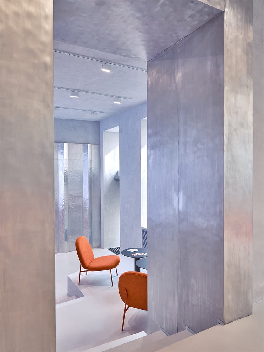 Футуристичный интерьер шоурума женской одежды – проект студии Bilbao Design