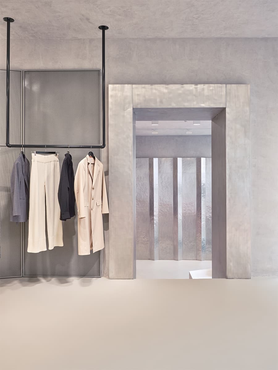 Футуристичный интерьер шоурума женской одежды – проект студии Bilbao Design