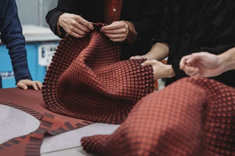 Issey Miyake и Nature Architects разработали текстиль с 3D-паттерном