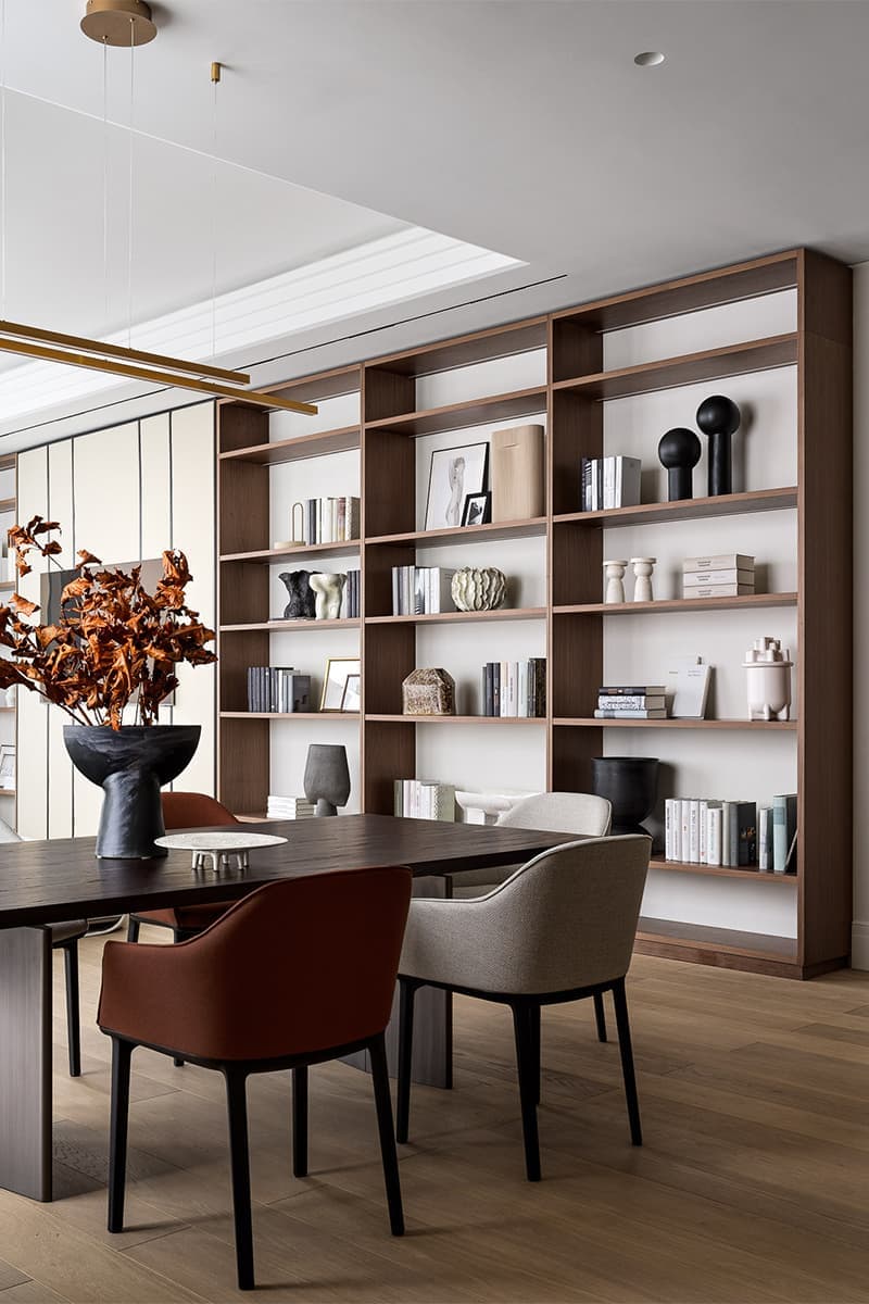 Премиальные материалы и умное зонирование в интерьере квартиры на 64-м этаже небоскреба — проект Анастасии Дэйви и Натальи Шибановой