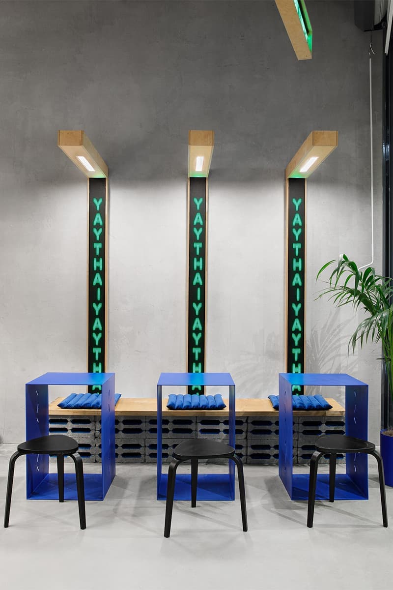 Яркий интерьер кафе тайской кухни с неоновыми деталями — проект студии Miyao