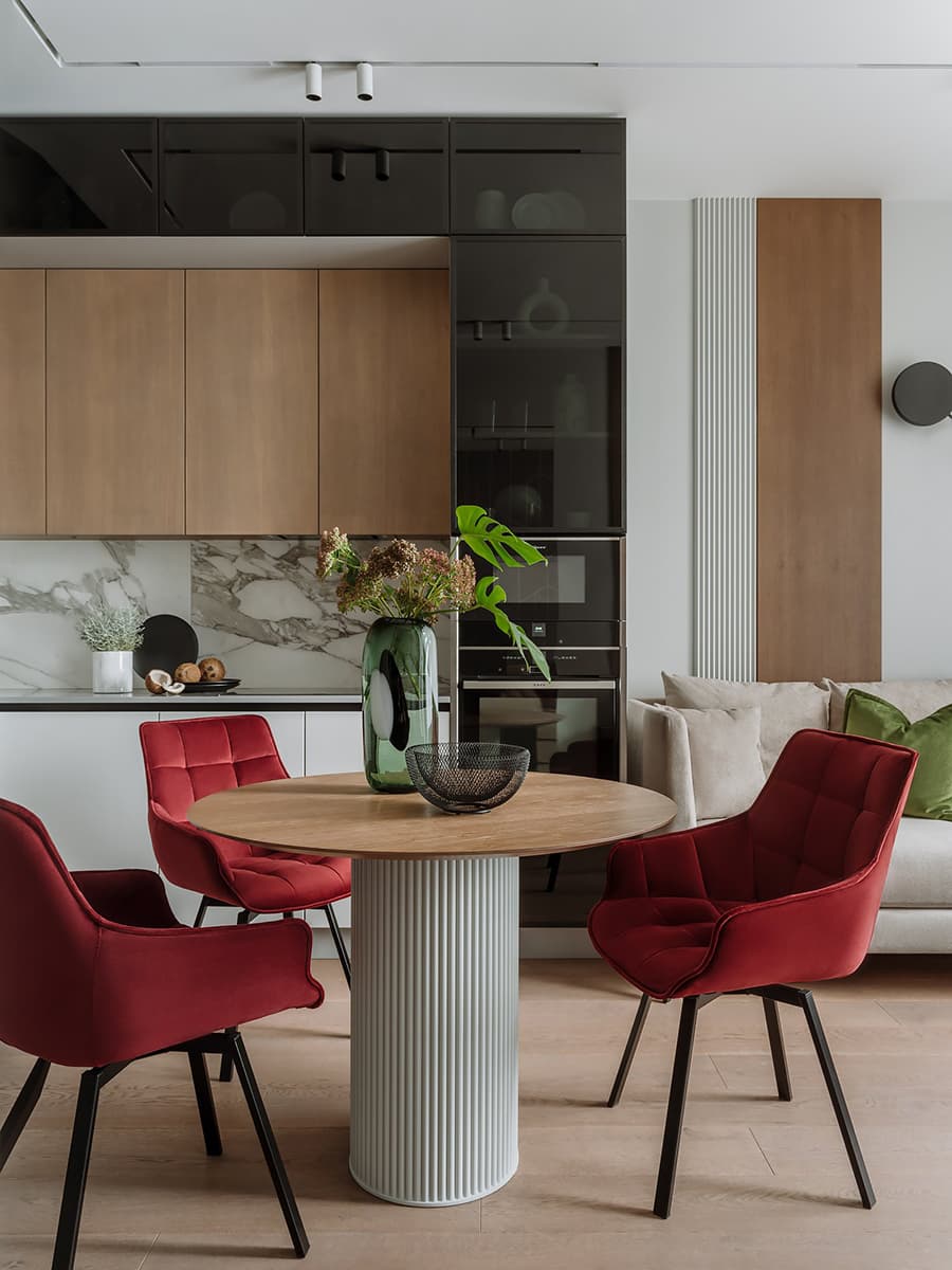 Серо-бежевые оттенки в интерьере квартиры для семейной пары — проект студии Kovalchuk Interior