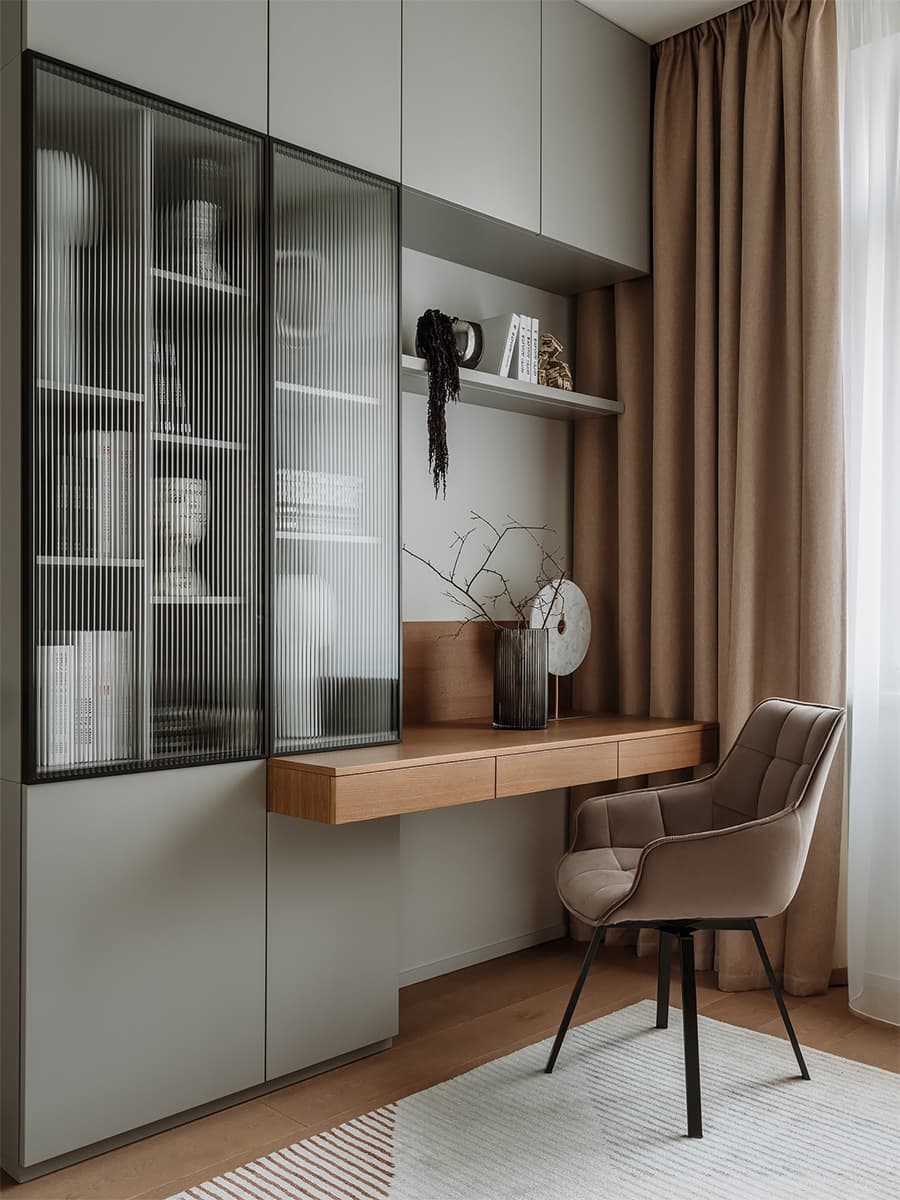 Серо-бежевые оттенки в интерьере квартиры для семейной пары — проект студии Kovalchuk Interior