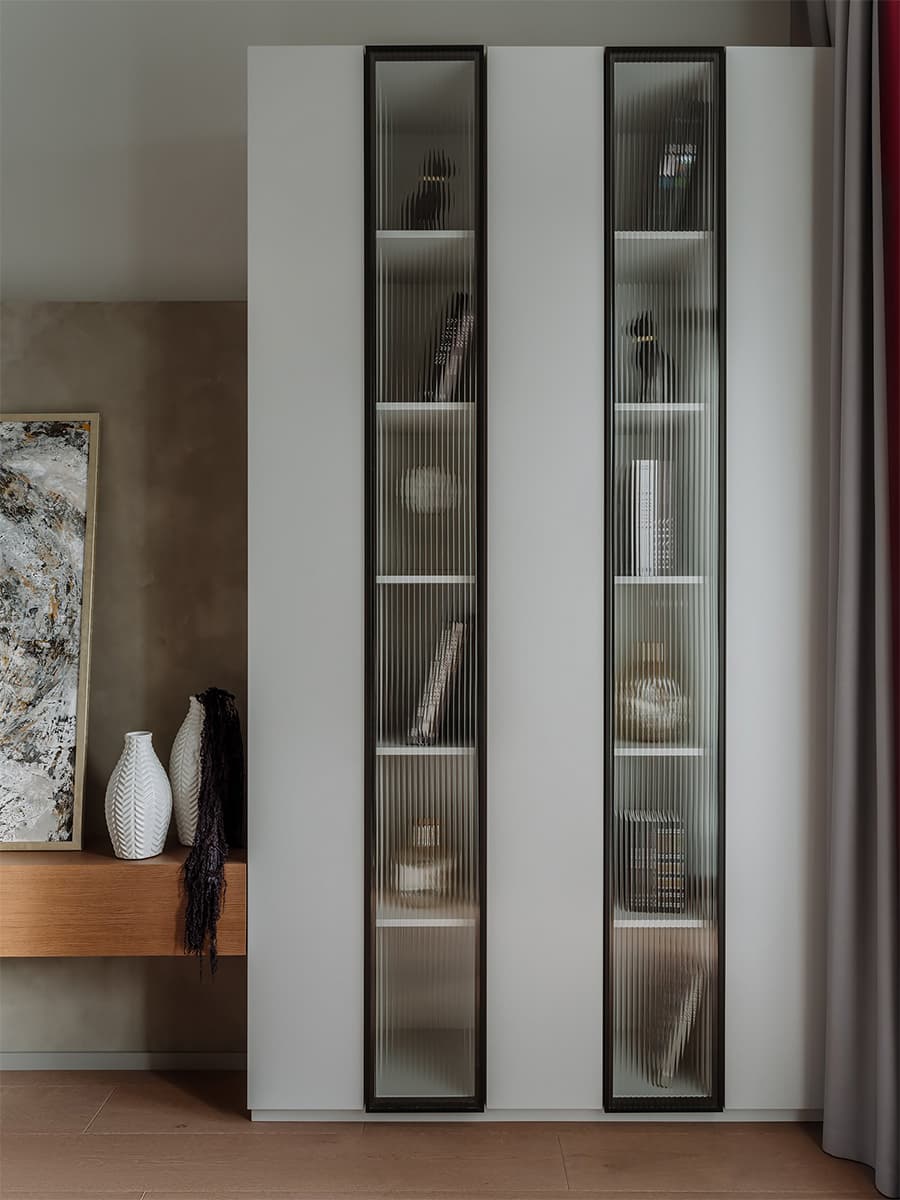 Серо-бежевые оттенки в интерьере квартиры для семейной пары — проект студии Kovalchuk Interior