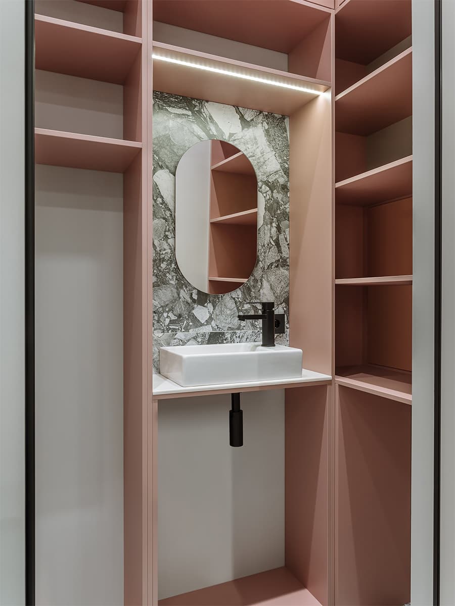 Серо-бежевые оттенки в интерьере квартиры для семейной пары — проект студии Kovalchuk Interior