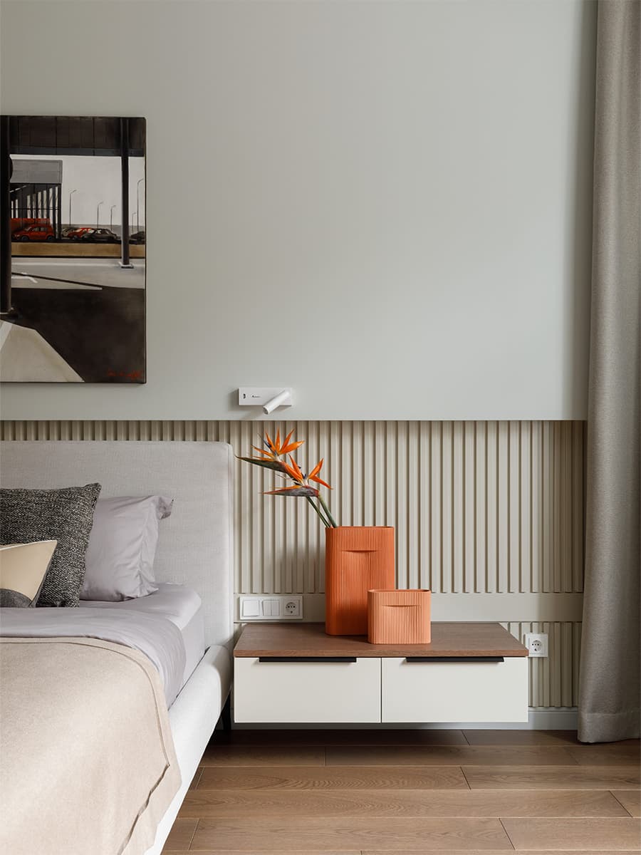 Лаконичный интерьер семейной квартиры с обилием дерева — проект студии MAD ABOUT INTERIOR