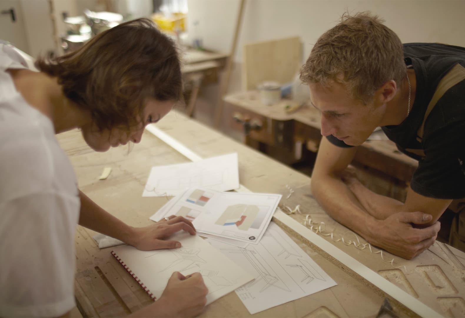 Процесс создания мебели The Hansen Family. Фото: The Hansen Family