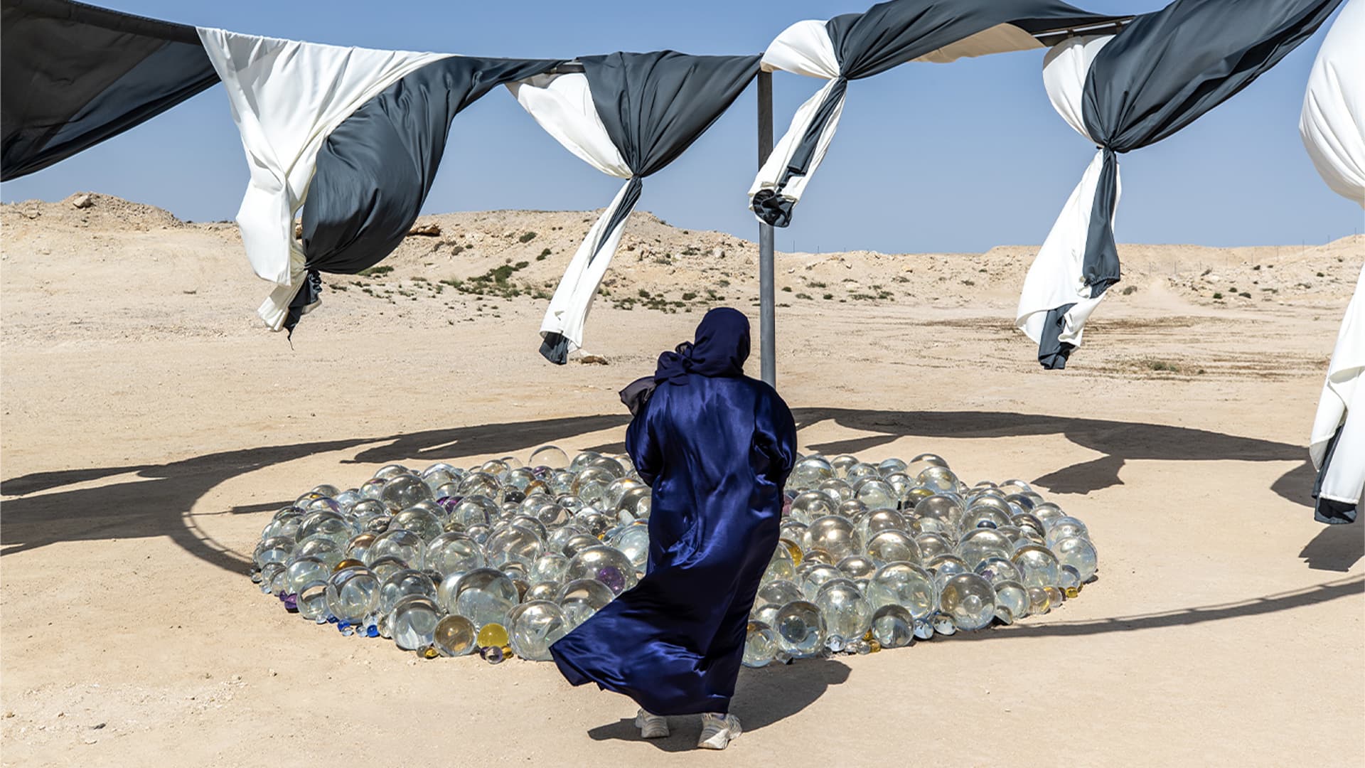 Арт-лаборатория в пустыне: сайт-специфик инсталляции Олафура Элиассона для выставки The Curious Desert