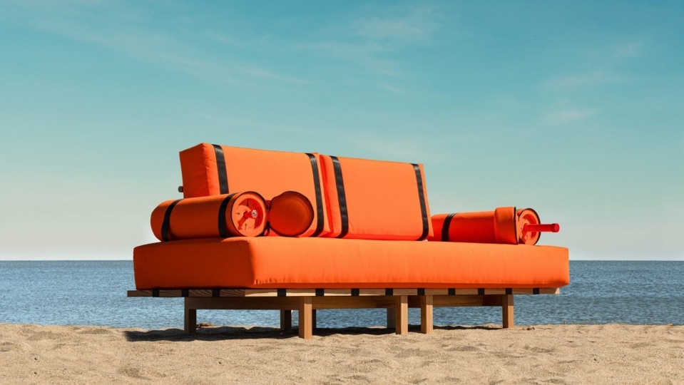Дизайнеры разработали «плавучий» диван